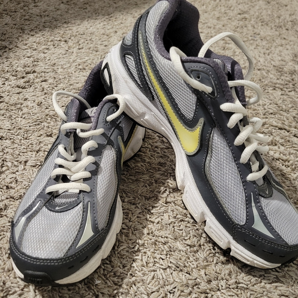 Women nike gym shoes